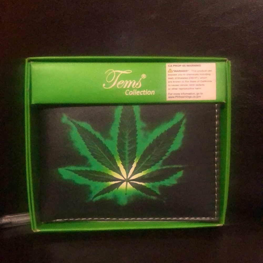NWT TEMS COLLECTION LEAF WALLET